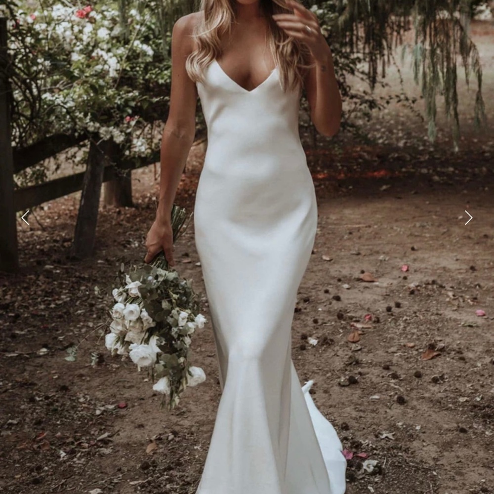 Grace Loves Lace Dove Silk Sleeveless Wedding Gown Altered Size 4